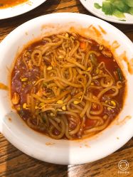 撒拉花儿西域美食与雨轩斋清真食品：白纸坊店的清真美食文化探秘