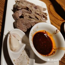 清真美食探索 贯贯吉穆斯林餐厅（人民广场店）手抓羊肉口碑与实拍解析